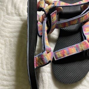 Teva Colorful Strappy Sandals women’s size 8